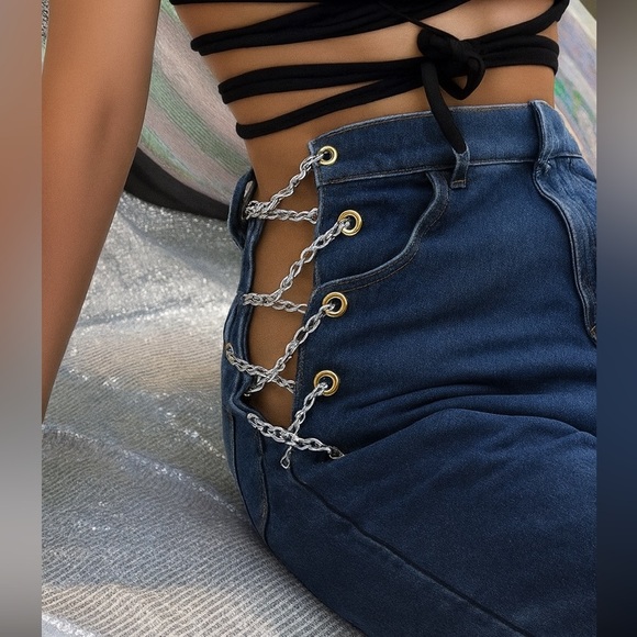 Levi’s 505 Mid-Rise Re-Worked Jeans with V-Cut Grommet Chain Linked Sides, 31 - Picture 15 of 16